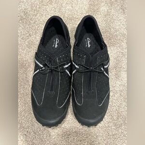 Clark’s Privo Slip On Black Suede Comfort Sneakers Size 9.5